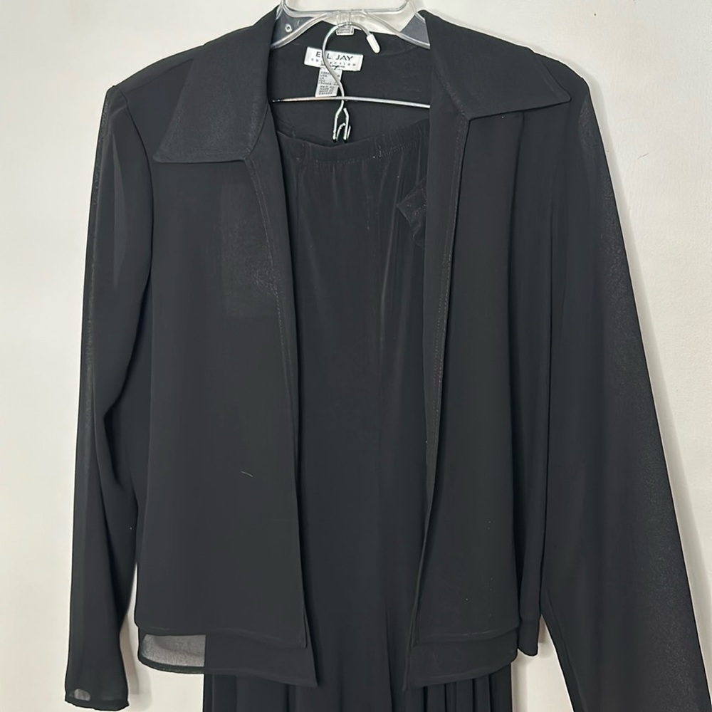 ELL JAY 2 piece set Shaw and Skirt size 12
Top large in skirt